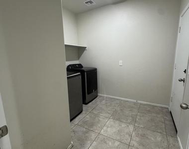 18351 W Artemisa Avenue - Photo Thumbnail 7