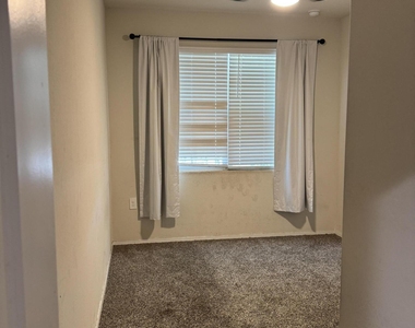 18351 W Artemisa Avenue - Photo Thumbnail 10