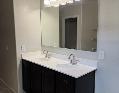 18351 W Artemisa Avenue - Photo Thumbnail 14