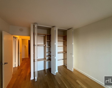 West 87th Street - Photo Thumbnail 4