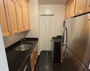 West 87th Street - Photo Thumbnail 6
