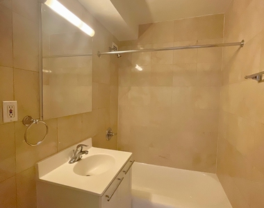 East 79th Street - Photo Thumbnail 6