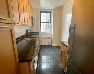 East 79th Street - Photo Thumbnail 5