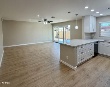 2507 E Villa Maria Drive - Photo Thumbnail 3