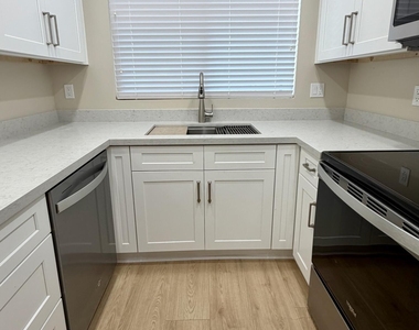 2507 E Villa Maria Drive - Photo Thumbnail 6