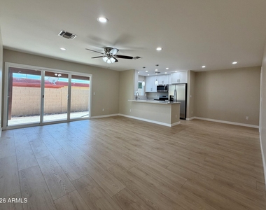 2507 E Villa Maria Drive - Photo Thumbnail 2