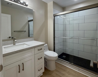 2507 E Villa Maria Drive - Photo Thumbnail 9
