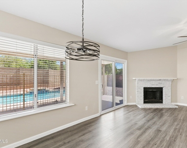 17857 N 85th Lane - Photo Thumbnail 12