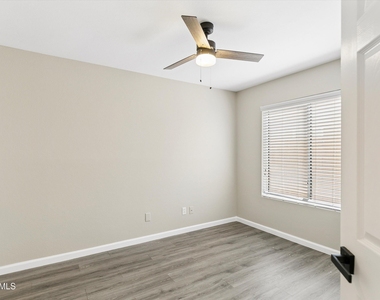 17857 N 85th Lane - Photo Thumbnail 33