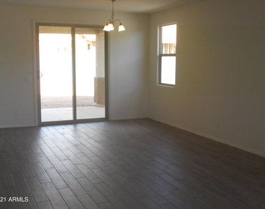 17728 W Jessie Lane - Photo Thumbnail 5