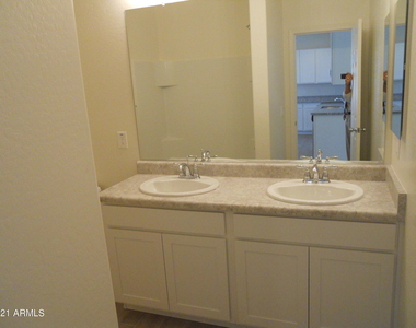 17728 W Jessie Lane - Photo Thumbnail 11