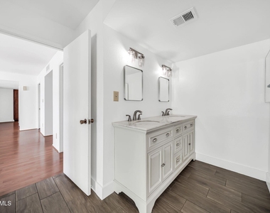 6209 N 22nd Drive - Photo Thumbnail 18