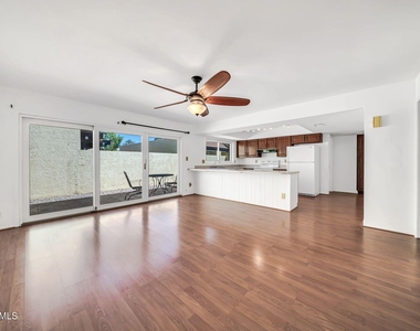 6209 N 22nd Drive - Photo Thumbnail 7