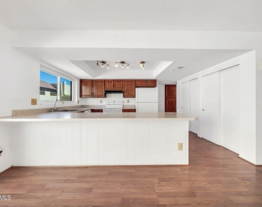6209 N 22nd Drive - Photo Thumbnail 8