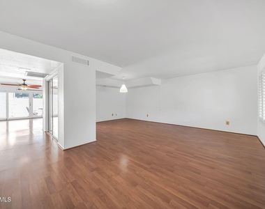 6209 N 22nd Drive - Photo Thumbnail 3