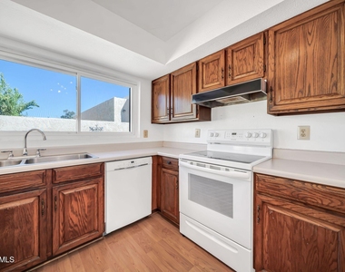 6209 N 22nd Drive - Photo Thumbnail 13
