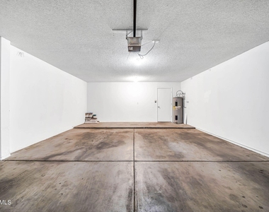 6209 N 22nd Drive - Photo Thumbnail 15