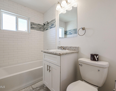 7014 N 77th Avenue - Photo Thumbnail 12