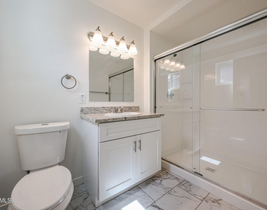 7014 N 77th Avenue - Photo Thumbnail 20