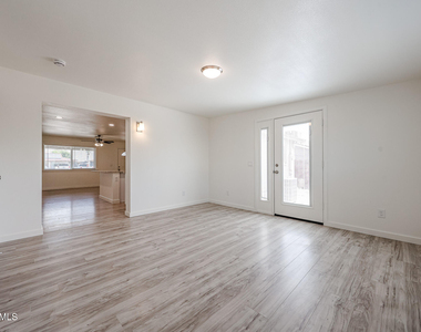7014 N 77th Avenue - Photo Thumbnail 22