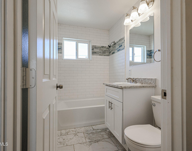 7014 N 77th Avenue - Photo Thumbnail 13