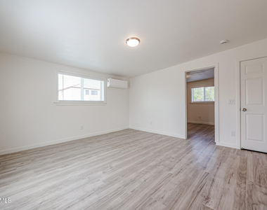 7014 N 77th Avenue - Photo Thumbnail 21