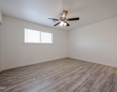 7014 N 77th Avenue - Photo Thumbnail 17
