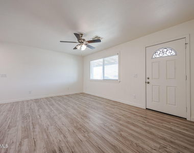 7014 N 77th Avenue - Photo Thumbnail 10