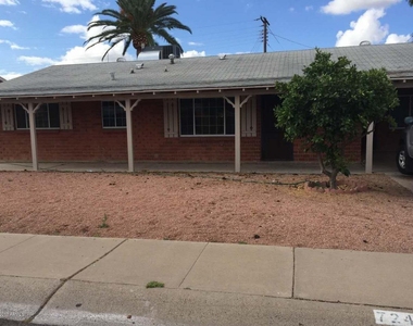 7247 E Wilshire Drive - Photo Thumbnail 4