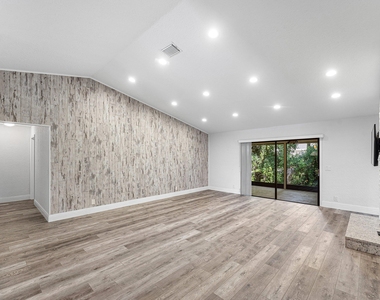 13853 Sheffield Street - Photo Thumbnail 7