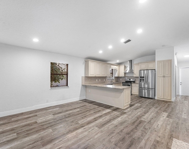 13853 Sheffield Street - Photo Thumbnail 9