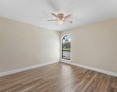 13853 Sheffield Street - Photo Thumbnail 24