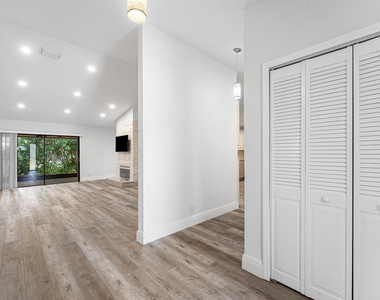 13853 Sheffield Street - Photo Thumbnail 6