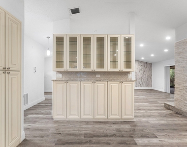 13853 Sheffield Street - Photo Thumbnail 16