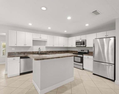 1459 Sw Seahawk Way - Photo Thumbnail 5