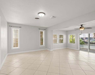1459 Sw Seahawk Way - Photo Thumbnail 2