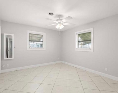 1459 Sw Seahawk Way - Photo Thumbnail 8