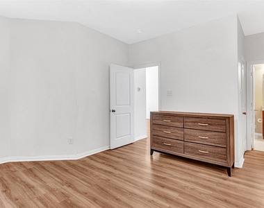 3724 Sicily Street - Photo Thumbnail 9