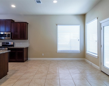 15613 Renshaw Way - Photo Thumbnail 9
