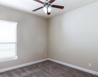 15613 Renshaw Way - Photo Thumbnail 5
