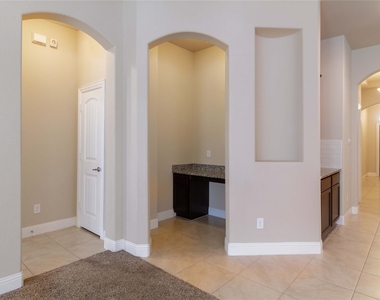 15613 Renshaw Way - Photo Thumbnail 13