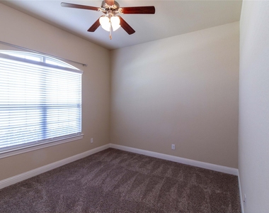 15613 Renshaw Way - Photo Thumbnail 3
