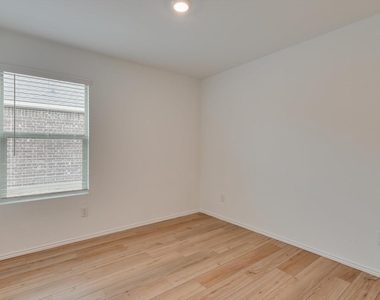 409 Laurenbrooke Drive - Photo Thumbnail 12