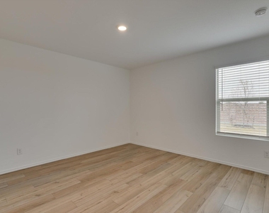 409 Laurenbrooke Drive - Photo Thumbnail 8