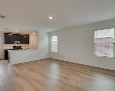 409 Laurenbrooke Drive - Photo Thumbnail 3