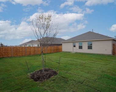 409 Laurenbrooke Drive - Photo Thumbnail 15