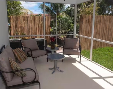 5712 Ne 17th Terrace - Photo Thumbnail 2