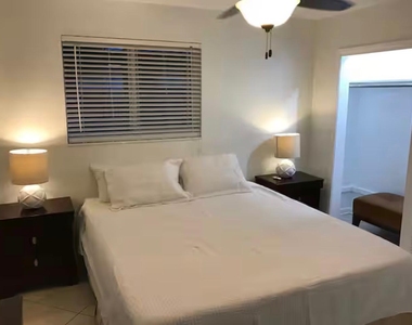 5712 Ne 17th Terrace - Photo Thumbnail 3