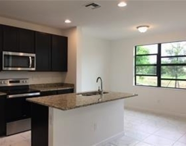 335 Nw 33rd Lane - Photo Thumbnail 3