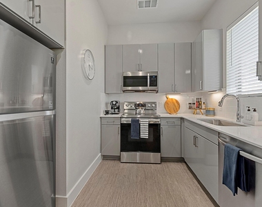 3903 Banks - Photo Thumbnail 11